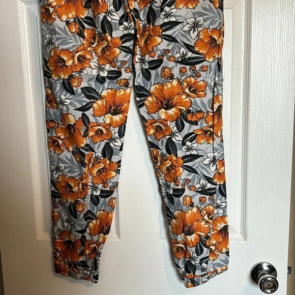 Urban Outfitters women’s gray floral tropical print jogger pants size small - Picture 7 of 11